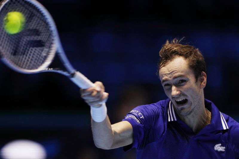 Hurkacz Ditekuk Medvedev, Zverev Menang Lawan Berrettini di ATP Finals