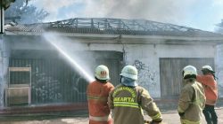 Satu Unit Gudang di Palmerah Terbakar