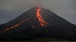 Gunung Merapi di Yogyakarta-Jawa Tengah Luncurkan Guguran Lava Sejauh 2 Km
