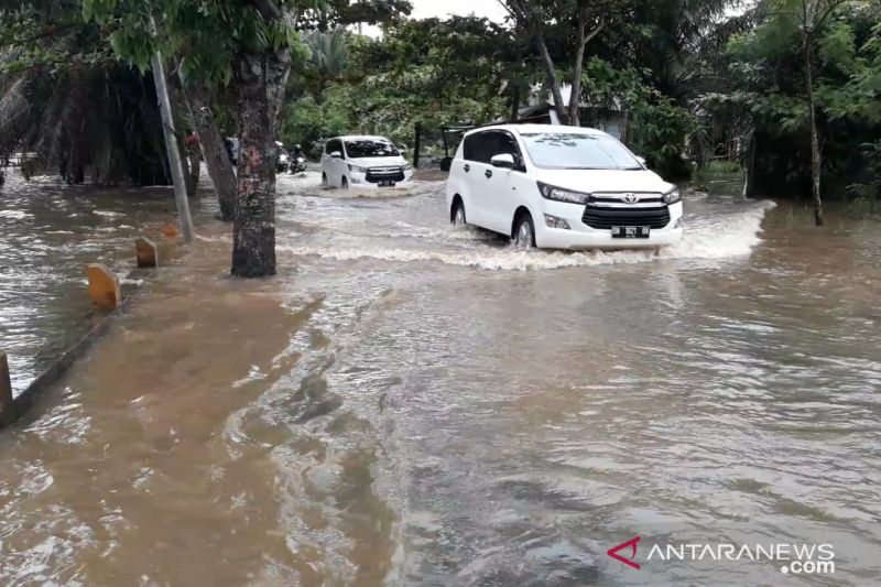 Sungai Meluap, Ratusan Rumah di Pekanbaru Terendam Banjir