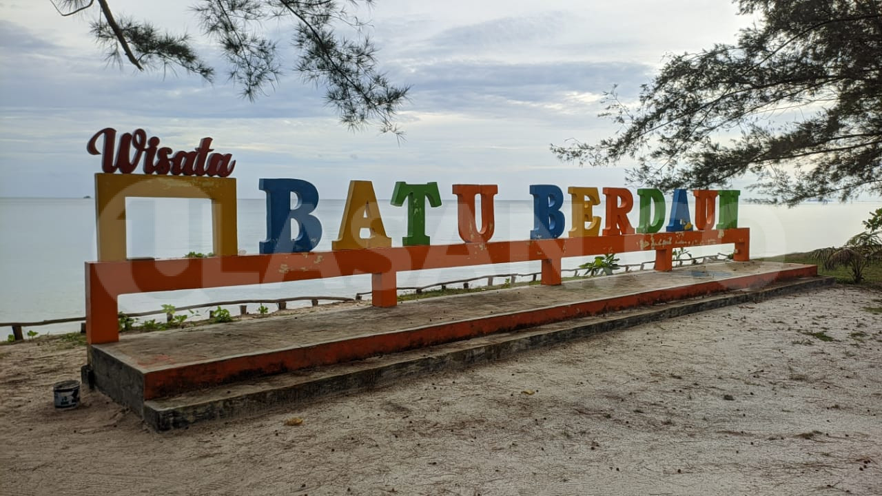 Pantai Batu Berdaun Lingga Menyimpan Pesona Tersendiri untuk Dukunjungi