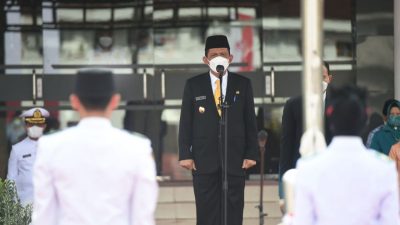 Gubernur Ansar Ahmad membacakan amanat dari Menteri Sosial RI Tri Rismaharini
