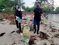 Peduli Lingkungan, Mahasiswa di Tanjungpinang Turun Langsung Bersihkan Pantai