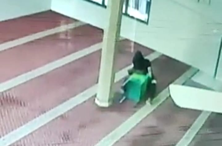 Pencuri Kotak Infak Masjid Ngaku Mamanya Sedang Sakit Setelah Ditangkap