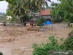 Banjir Bandang Terjang Permukiman di Garut
