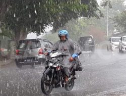 Waspada! Hujan Lebat Disertai Petir di Kepri