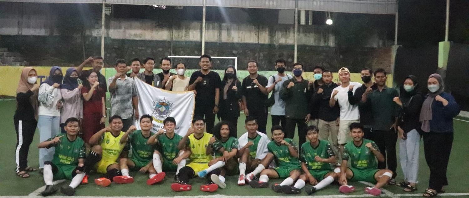 Hang Tuah Perkasa Beri Kado Ulang Tahun Kabupaten Lingga dengan Piala