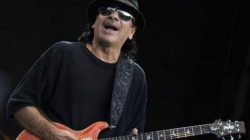 Carlos Santana Harus Batalkan Konser Karena Sakit Jantung
