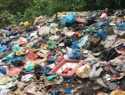 Sampah Menggunung di Tepi Jurang Desa Surbakti Tanah Karo