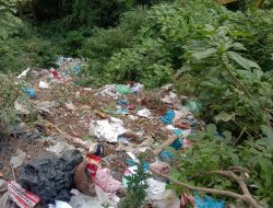Sampah Menggunung di Tepi Jurang Desa Surbakti Tanah Karo