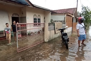 Air Laut Pasang, Perumahan Taman Sari Tanjungpinang Terendam Banjir Rob