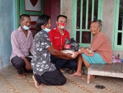 Bantu Sesama, FKPS Natuna Salurkan Sembako Gratis Untuk Warga Batubi