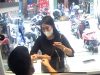 Viral! Detik-detik Pencuri Kalung Emas di Tanjungpinang Terekam CCTV