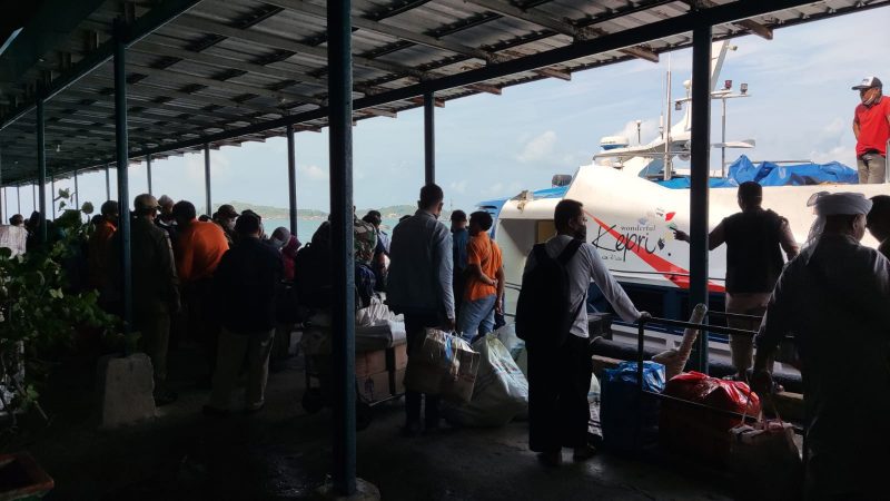 Penumpang Pelabuhan SBP Tanjungpinang Membludak di Hari Raya Natal