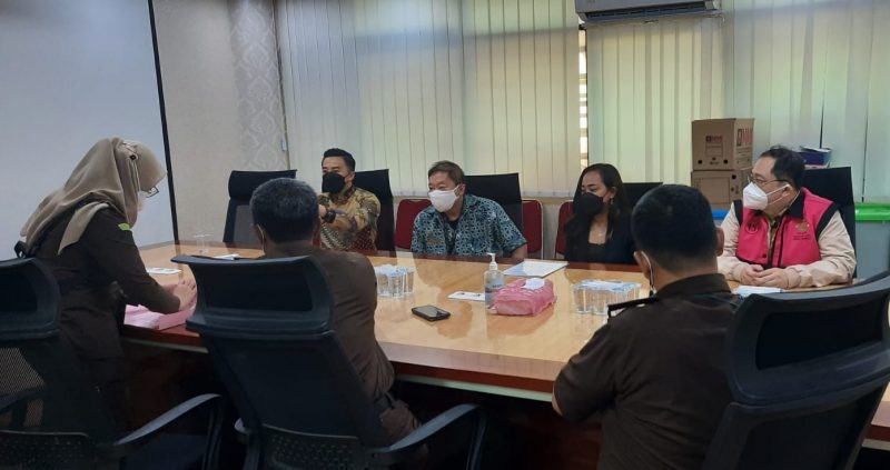 Jaksa Penyidik Kejagung Limpahkah Tersangka Teddy Tjojrosaputro ke JPU Kejari Jakarta Timur