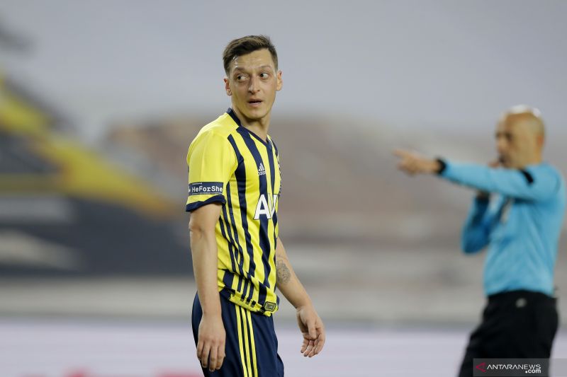 Raffi Ahmad Dirumorkan Bakal Boyong Mesut Ozil ke RANS Cilegon FC