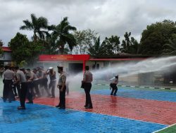 Naik Pangkat, 26 Personel Polres Natuna Disemprot Water Canon