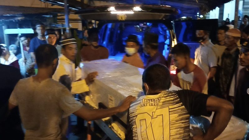 Jenazah Warga Tanjungpinang Korban Kapal Tenggelam di Malaysia Tiba di Rumah Duka