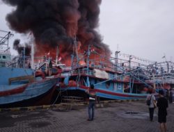 13 Kapal Terbakar di Pelabuhan Kota Tegal
