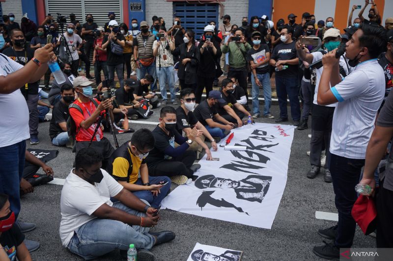 Ratusan Massa Unjuk Rasa Desak Tangkap Ketua KPK Malaysia