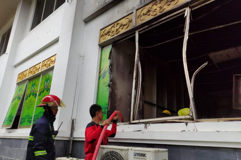 Penyebab Kebakaran Gedung DPRD Batam Tunggu Hasil Penyelidikan Polisi