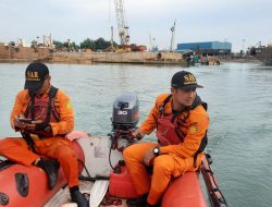 Cari Siswa SMK Jatuh ke Laut, Tim SAR Gabungan Menyelam di Galangan Kapal Delta Shipyard