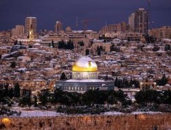 Langka, Yerusalem dan Masjid Al-Aqsa Diselimuti Salju