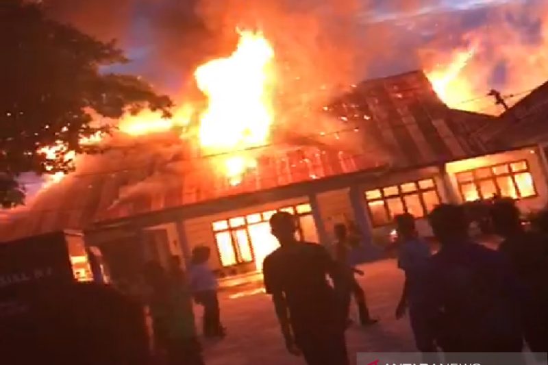 Astaga! Kantor Dinas Sosial Kendari Ludes Terbakar
