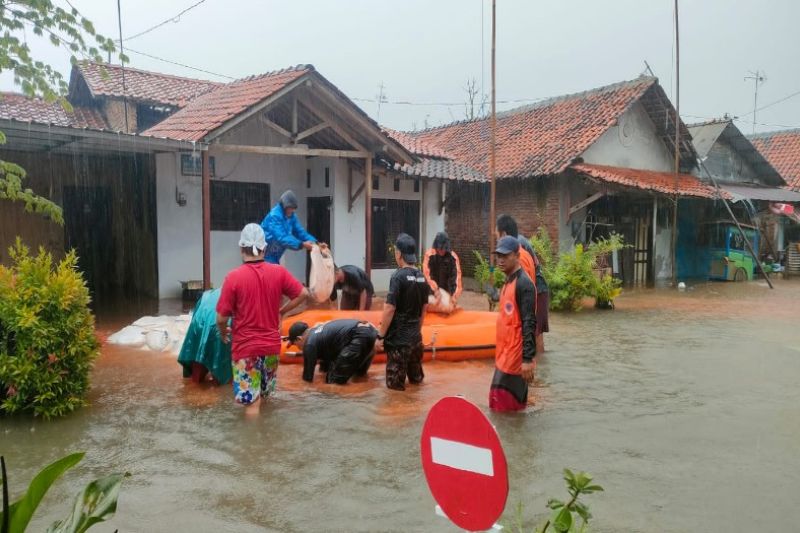 Sejumlah Kelurahan di Pekalongan Terendam Banjir, 105 Warga Mengungsi