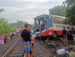 Bus Tertabrak Kereta Api di Tulungagung, 4 Orang Tewas dan Belasan Luka-luka