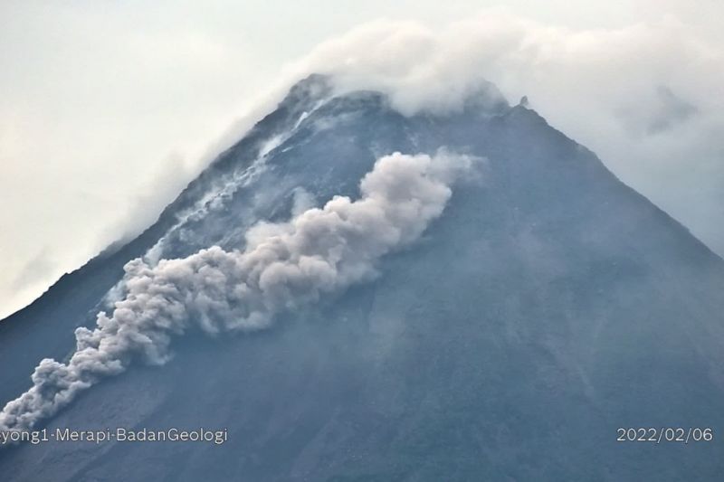 Gunung Merapi Luncurkan Awan Panas Sejauh 2 Km Arah Barat Daya Yogyakarta-Jateng