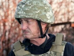 Aktor Hollywood Sean Penn Rekam Invasi Rusia untuk Film Dokumenter
