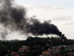 Tumpukan Sampah Terbakar di Tanjungpinang, Asap Hitam Terlihat dari Jauh