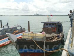 Lantamal IV Tangkap Kapal Pengangkut Ribuan Botol Miras Asal Singapura di Perairan Bintan