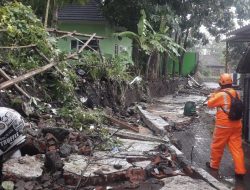 Seorang Lansia Tewas Tertimpa Tembok Kantor Kecamatan di Malang