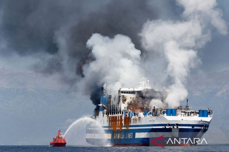 11 Penumpang Kapal Feri Terbakar di Yunani Masih Hilang