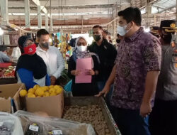 Plt Bupati Bintan Cek Harga Kebutuhan Pokok di Pasar Baru Tanjunguban