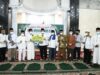 Gubernur Ansar Serahkan Bantuan Rp920 Juta untuk Masjid Al-Uswah