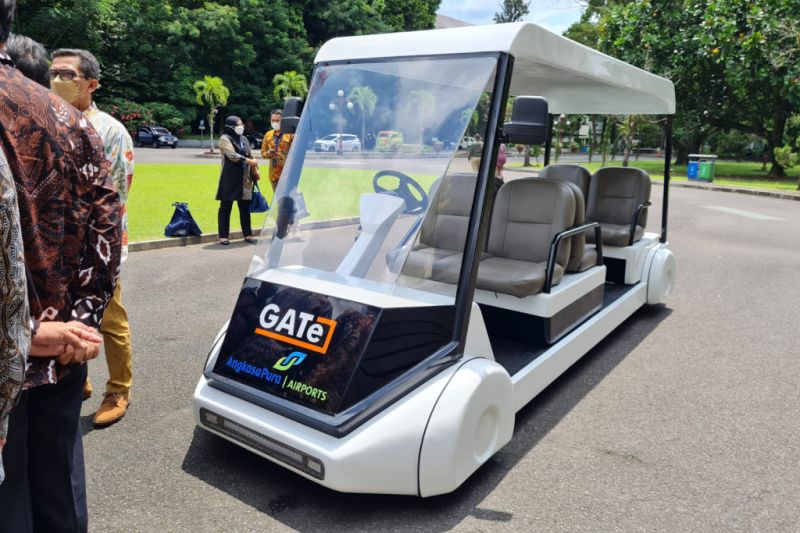 Kendaraan Listrik Buatan UGM Dipakai untuk Layanan Transfortasi di Bandara Yogyakarta