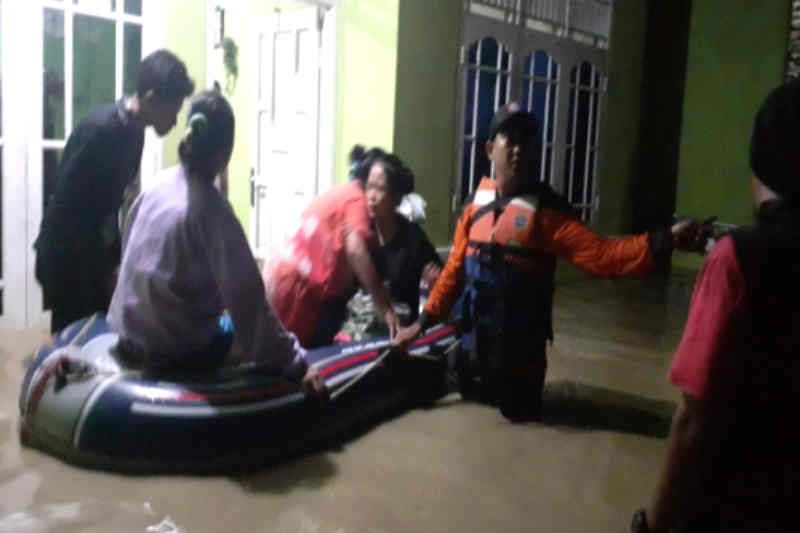 2.433 Rumah dan Fasum di Cirebon Terendam Banjir Setinggi 2 Meter
