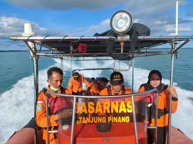 Tim SAR Gabungan Cari Pemancing Terjatuh ke Laut di Perairan Mubud Darat Batam