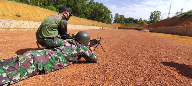 Prajurit Yonmarhanlan IV Latihan Menembak Senjata Mesin Ringan