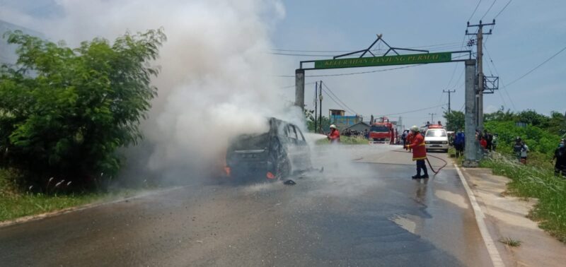 Terdengar Suara Ledakan saat Mobil Suzuki APV Terbakar di Bintan