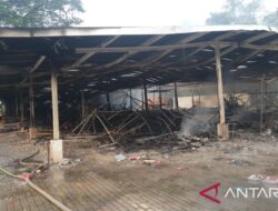 172 Kios Lenggang Jakarta di Monas Hangus Terbakar