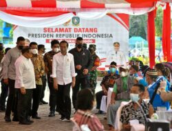 Presiden Jokowi Didampingi Gubernur Ansar Tinjau Vaksinasi Booster di Bintan