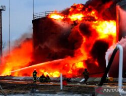 Fasilitas Penyimpanan Bahan Bakar Terbakar di Rusia