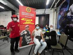 Masyarakat Masih Antre Demi Dapatkan Vaksin Booster pada H-1 Ramadan di Batam