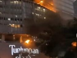 Tunjungan Plaza Surabaya Terbakar, Pengunjung Berhamburan