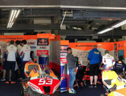 Teknisi HRC Ramai di Garasi Marquez saat Latihan Bebas MotoGP Jerez, Ada Apa
