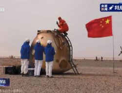 Tiga Astronot China Awak Shenzhou-13 Mendarat di Bumi